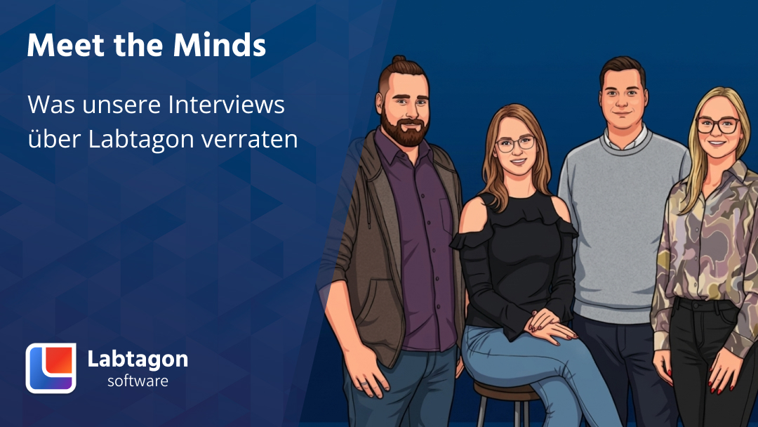 Ein Teil des Labtagon Teams steht am rechten Rand. Es präsentiert die Reihe Meet the Minds.